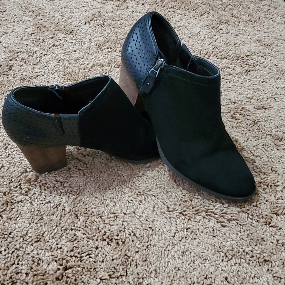 Shoes - Picture 2 of 6
